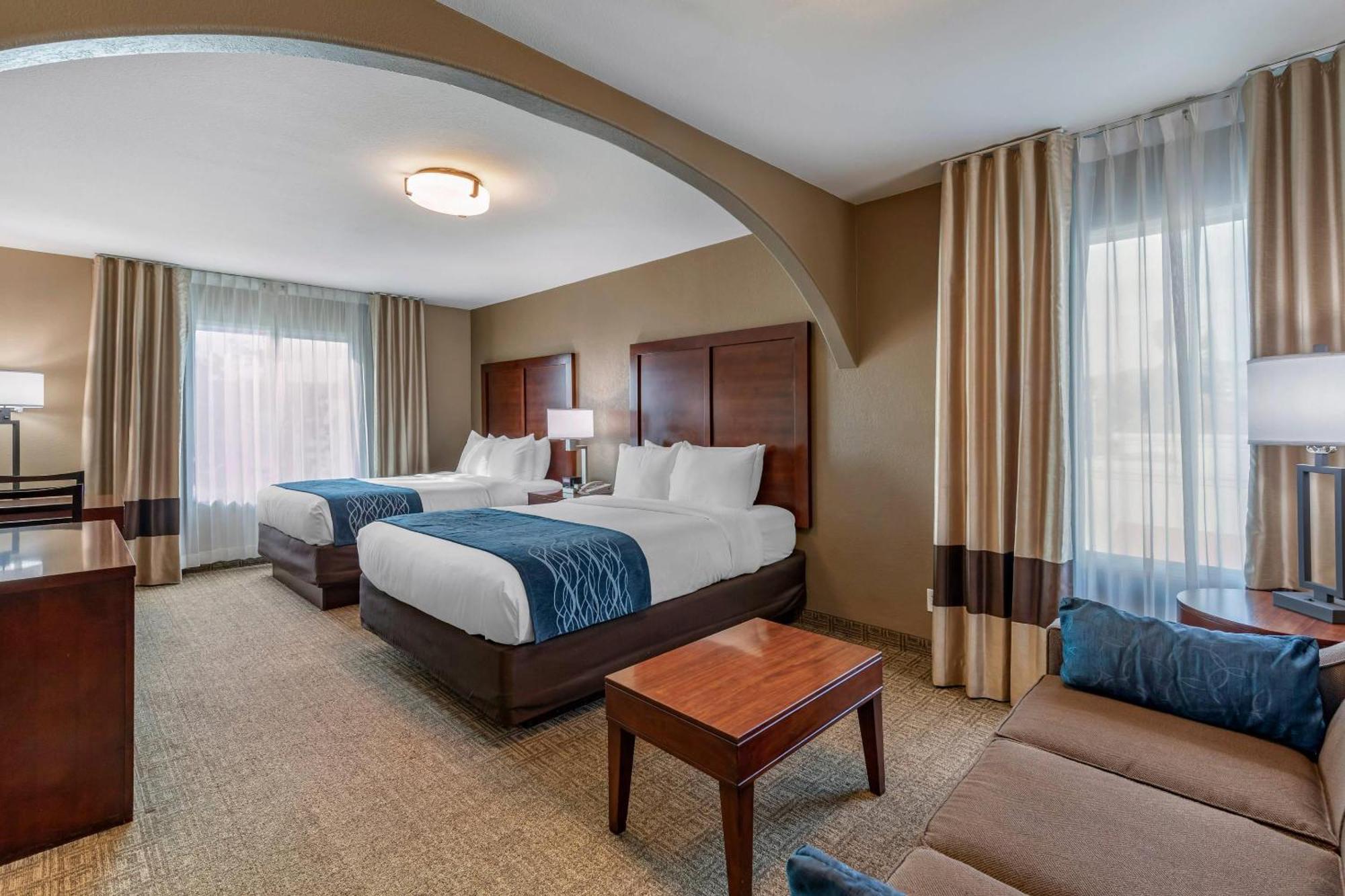 Superior Room 2 Queen Beds Sofa Bed Corner Room Non Smoking,1756509087:JPEG
